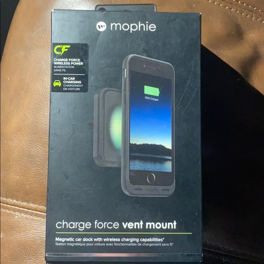 Mophie Charge Force Vent Mount. Magnetic car dock